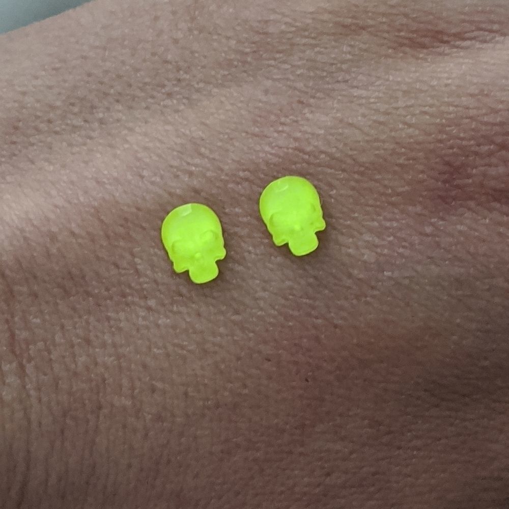Studlycreations - mini neon skull earrings